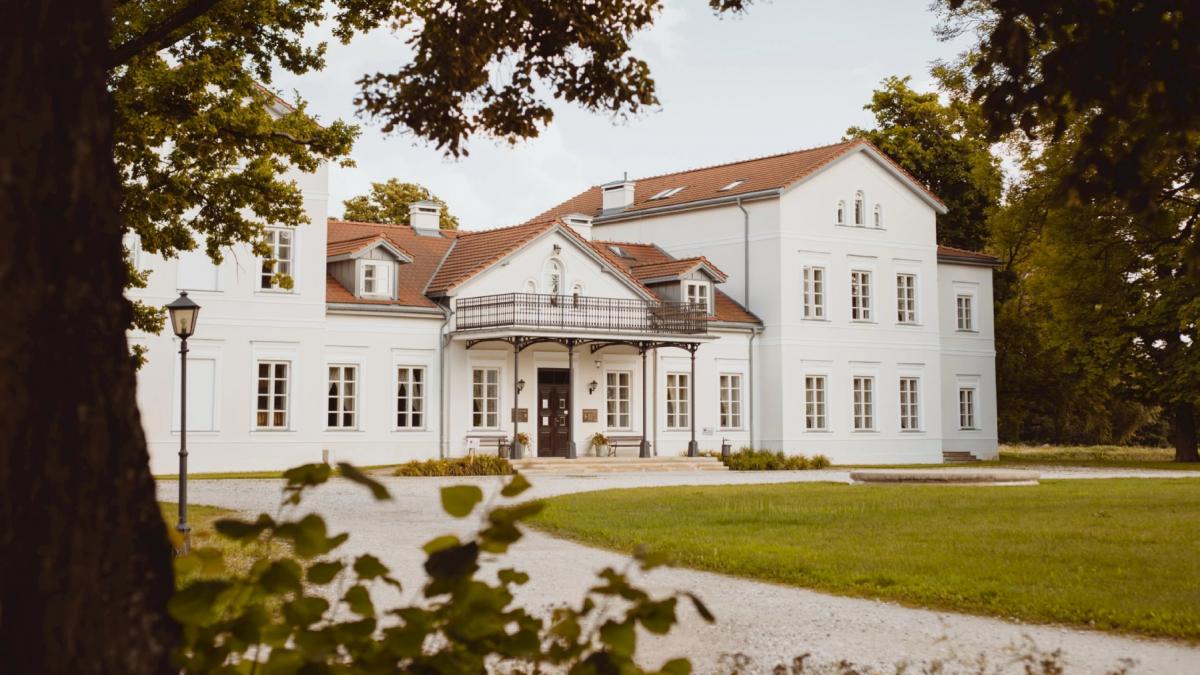 tara din ue unde un dezvoltator imobiliar ofera recompense cuplurilor care concep un copil in hotelurile si locuintele construite de el