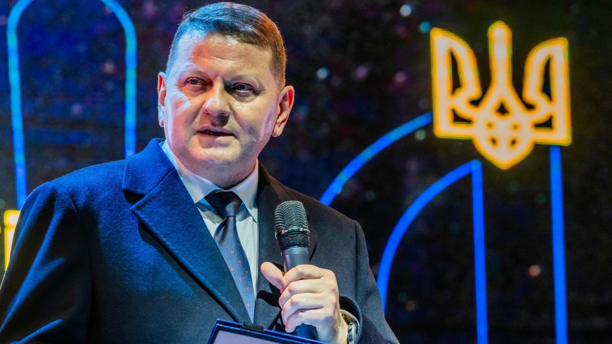 valeri zalujnii principalul rival al lui volodimir zelenski critica operatiunea esuata din kursk rusii au obtinut avantajul tactic