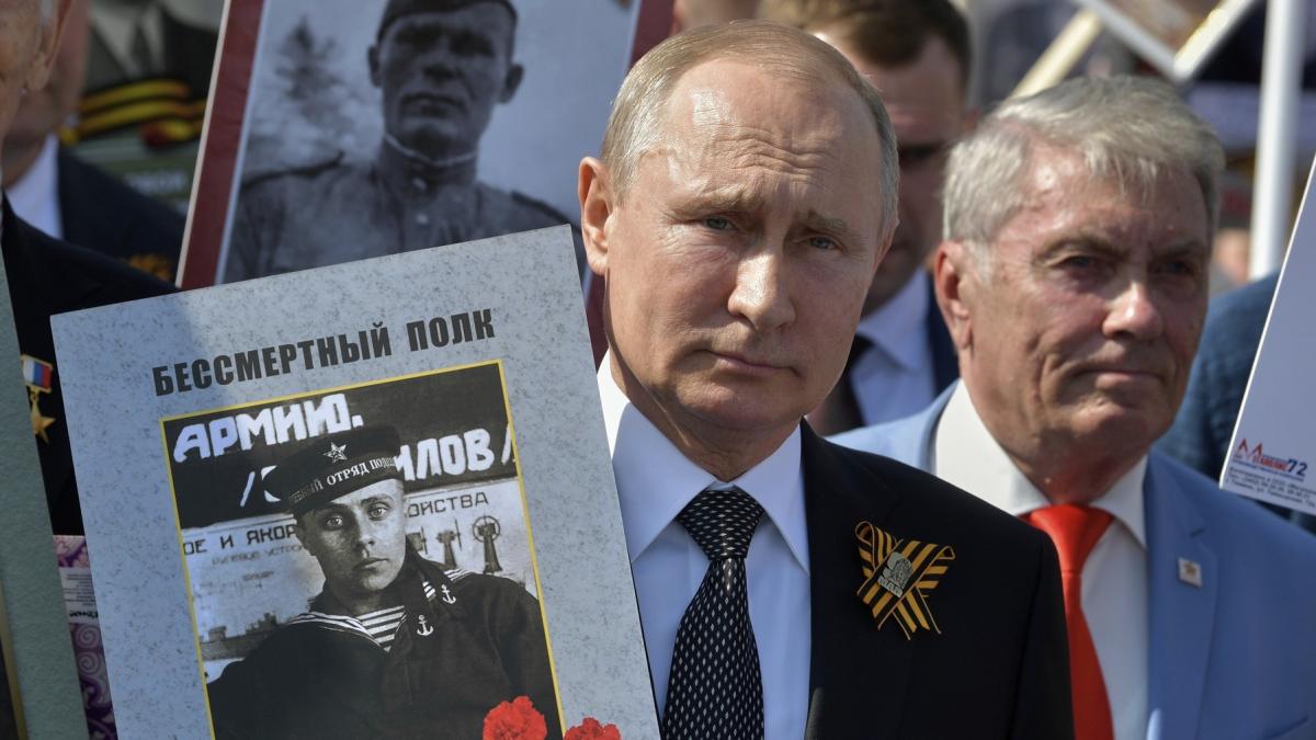 bild dezvaluire intr o carte de ce a tinut putin sa anexeze crimeea promisiunea facuta tatalui sau pe patul de moarte