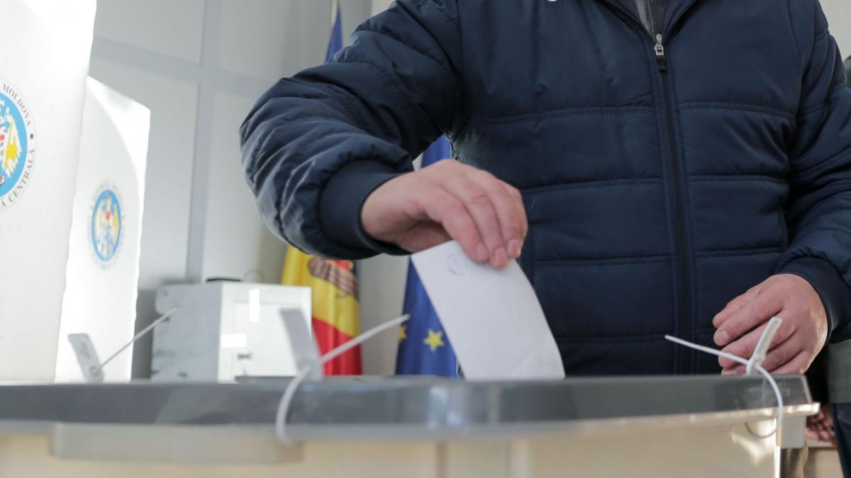 ce spune ultimul sondaj inainte de alegerile din moldova alegatorii indecisi sunt cei mai numerosi diaspora ar putea transa scrutinul