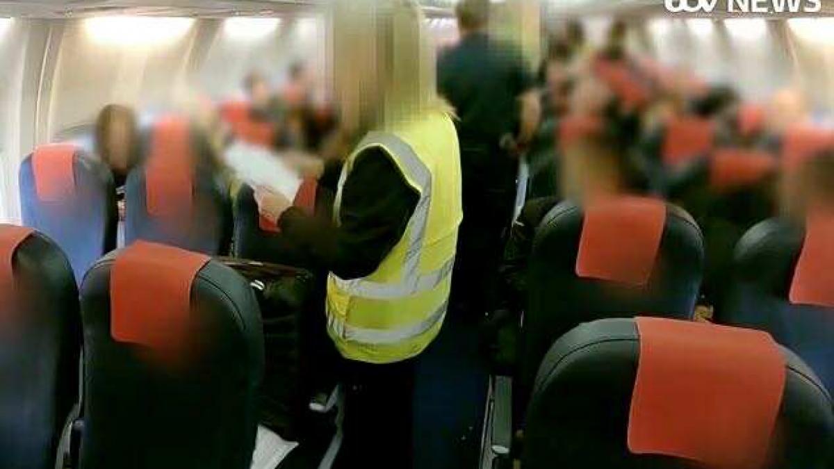 mae acuza marea britanie de discriminare dupa ce 47 de infractori romani au fost filmati si dati la tv in timp ce erau expulzati