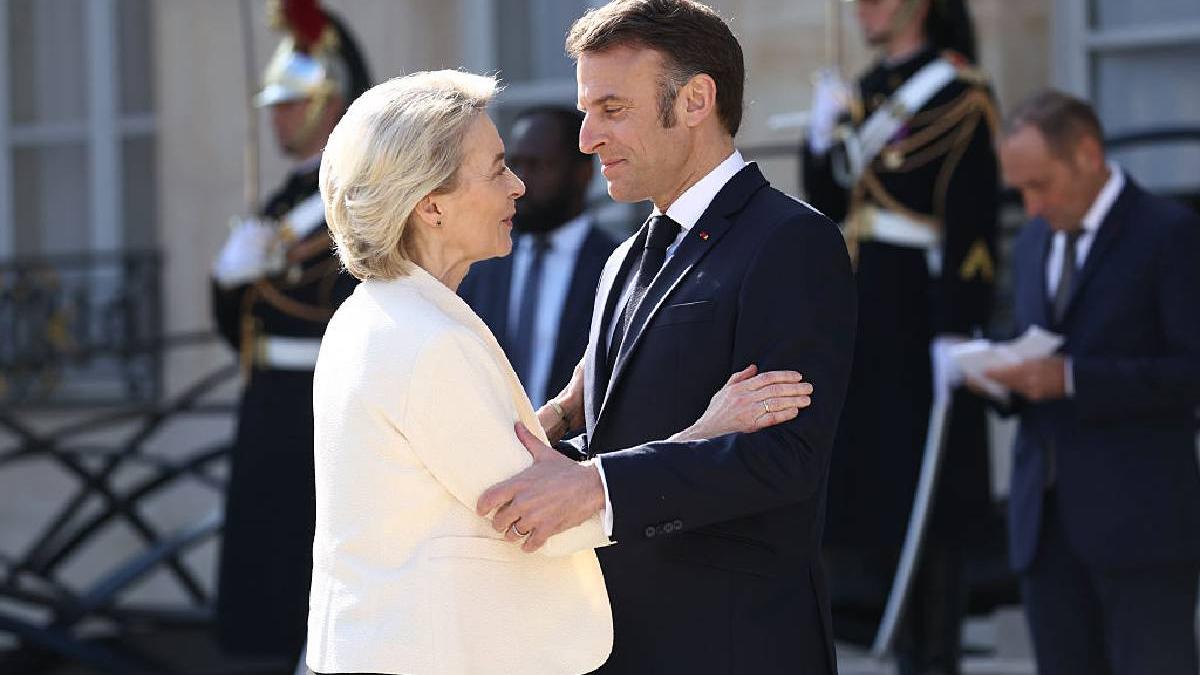 signalgate ursula von der leyen este anchetata pentru ca a sters din telefon un mesaj de la presedintele frantei in timpul pandemiei