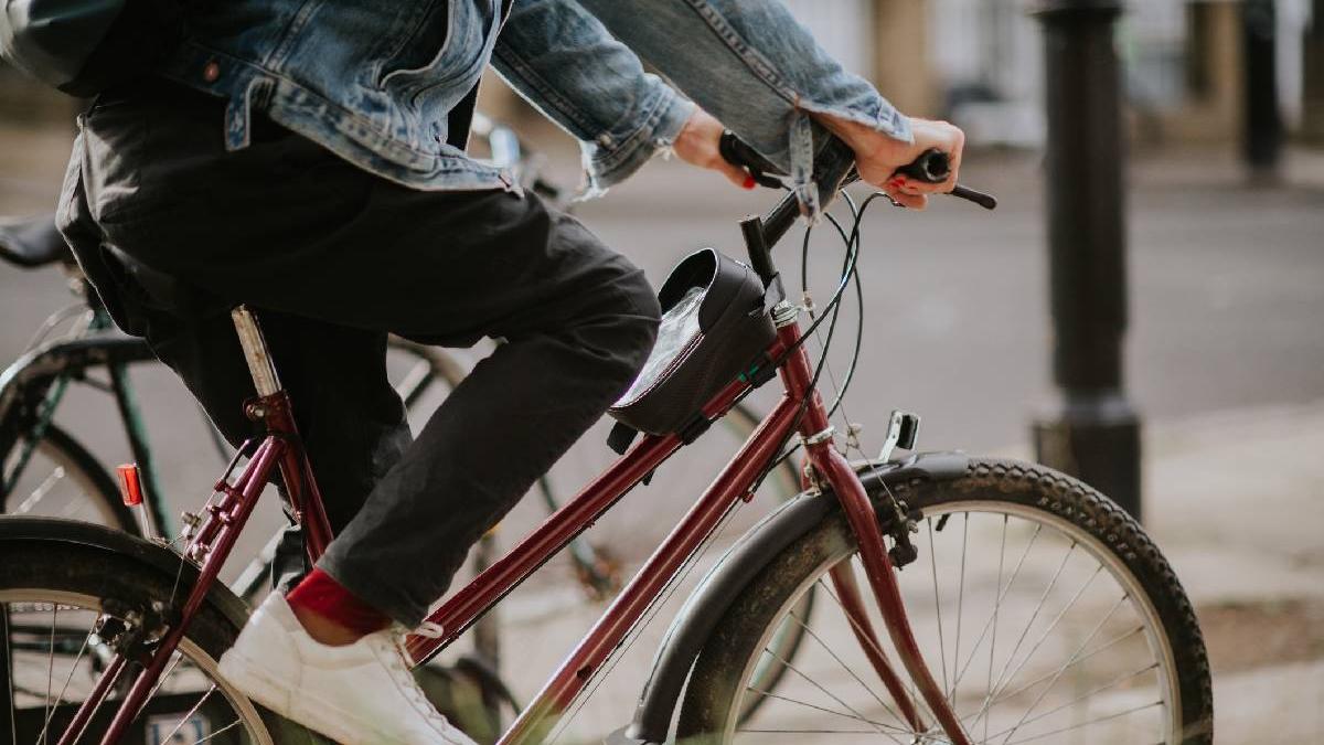 un ciclist din botosani a fost ranit de un glont tras dintr un poligon privat