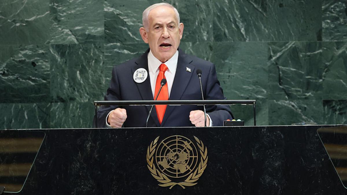 benjamin netanyahu a venit cu recuzita la onu cod qr harta cu axa terorii si teste pentru diplomati