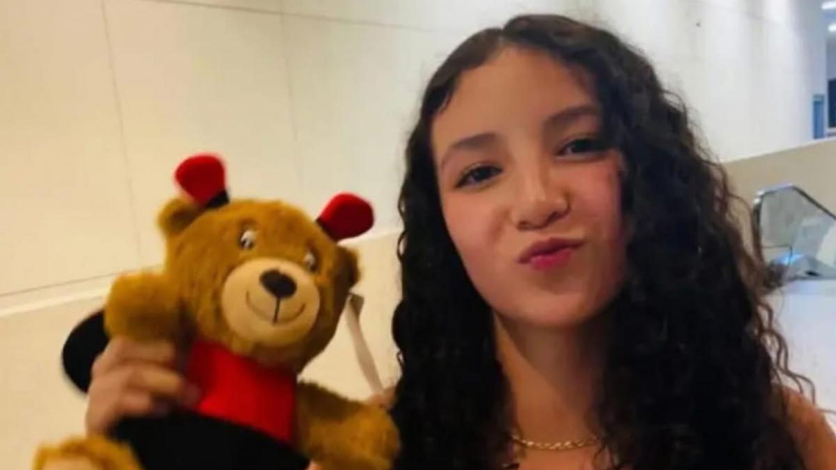 o fata de 14 ani a murit dupa ce si a facut implanturi mamare si lifting de fese chirurgul era iubitul mamei ei