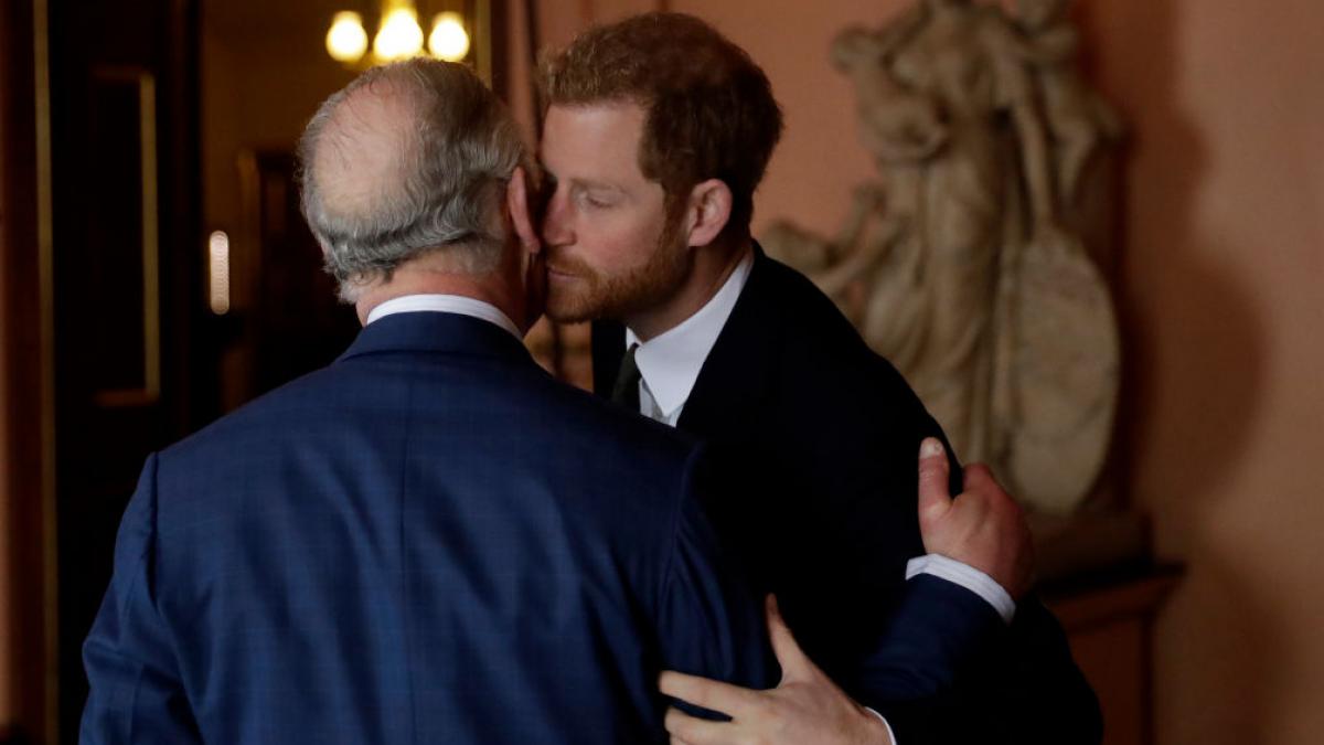 o intalnire de 53 de minute pe ceas printul harry a venit in marea britanie a baut ceai cu regele charles si i a adus o fotografie