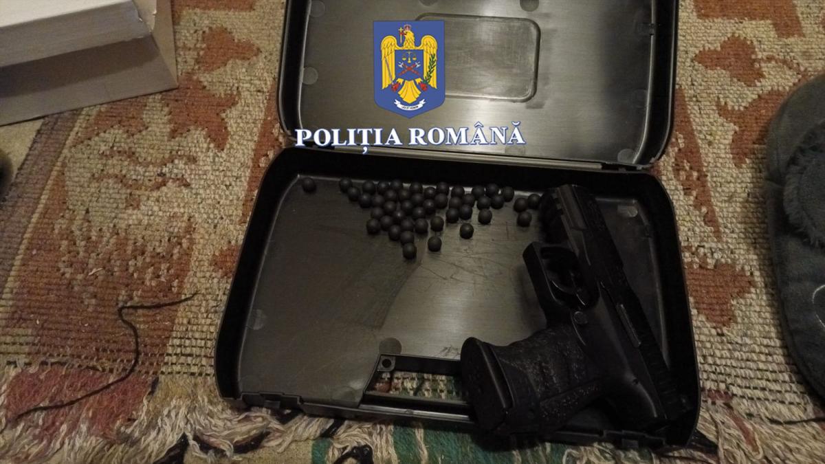 perchezitii in oradea la 9 adrese principalul vizat interlopul romi negus suspectii dusi la audieri