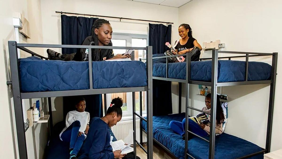 ramasa fara oameni care sa munceasca rusia aduce femei din africa si barbati din coreea de nord pentru ei totul devine un cosmar