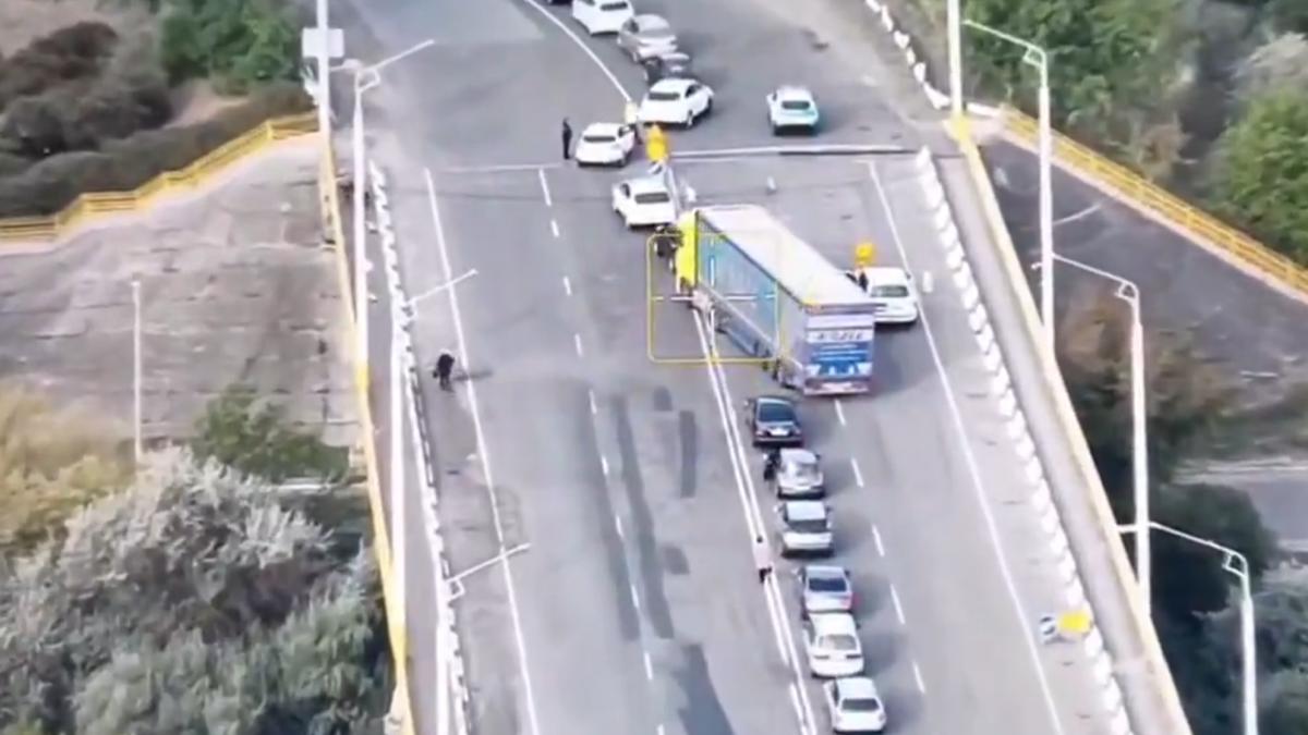 alerta cu bomba la podul peste nistru care leaga republica moldova de transnistria circulatia a fost blocata si au intervenit genistii