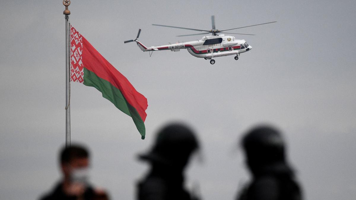 lukasenko ironizeaza avertismentul poloniei vor sa traga si in elicopterul meu