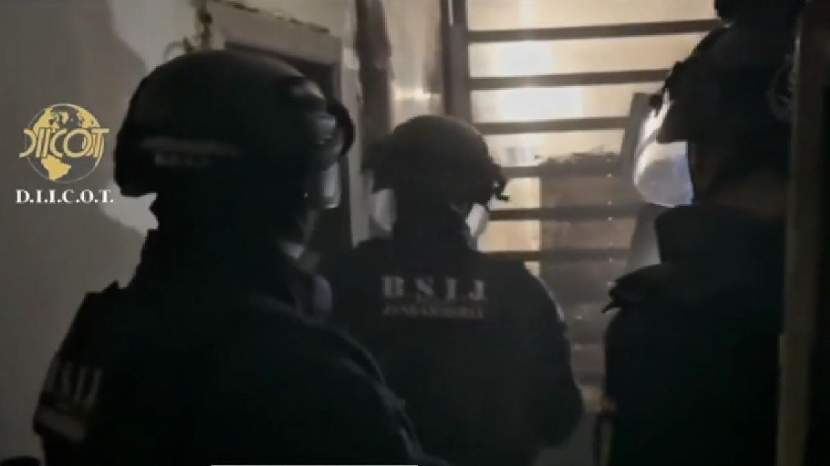 un politist de la serviciul antidrog este acuzat ca furniza traficantilor informatii despre anchetele procurorilor