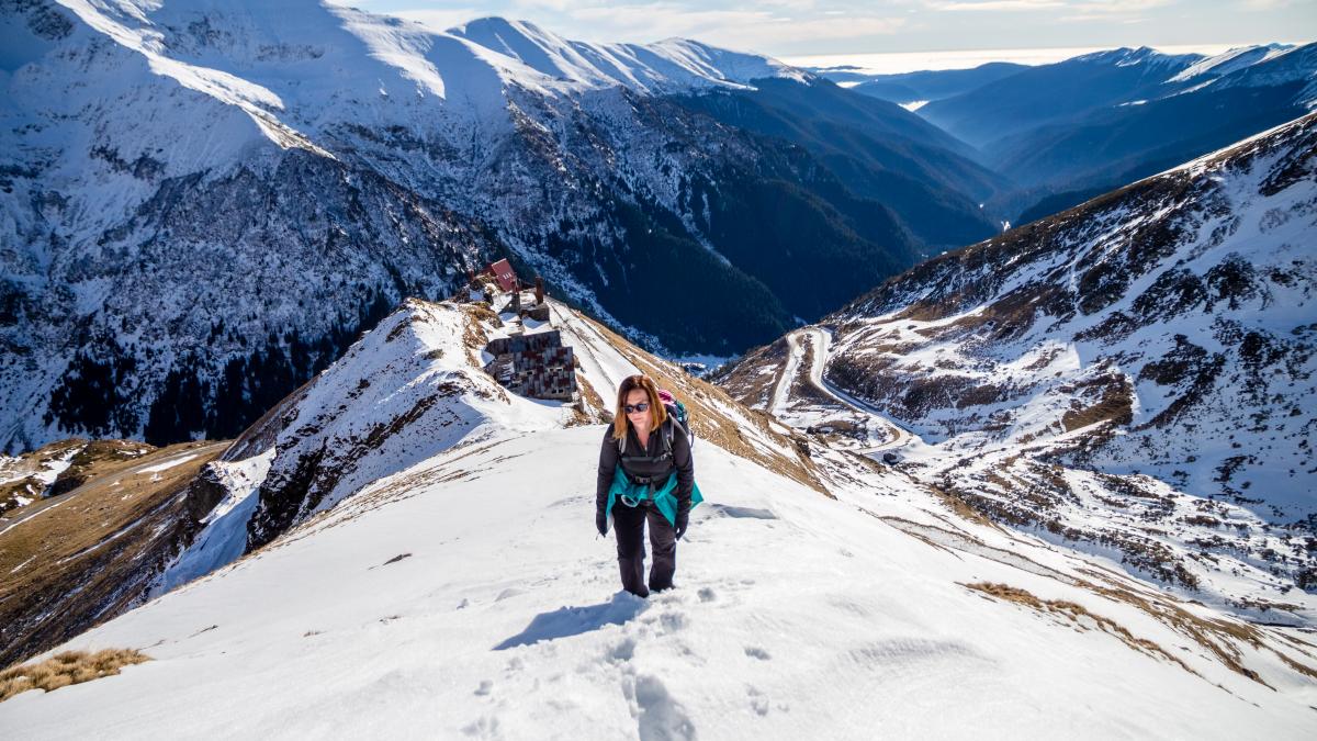 ce trebuie sa stii daca vrei sa urci zilele acestea pe munte recomandarile salvamont dupa prima ninsoare