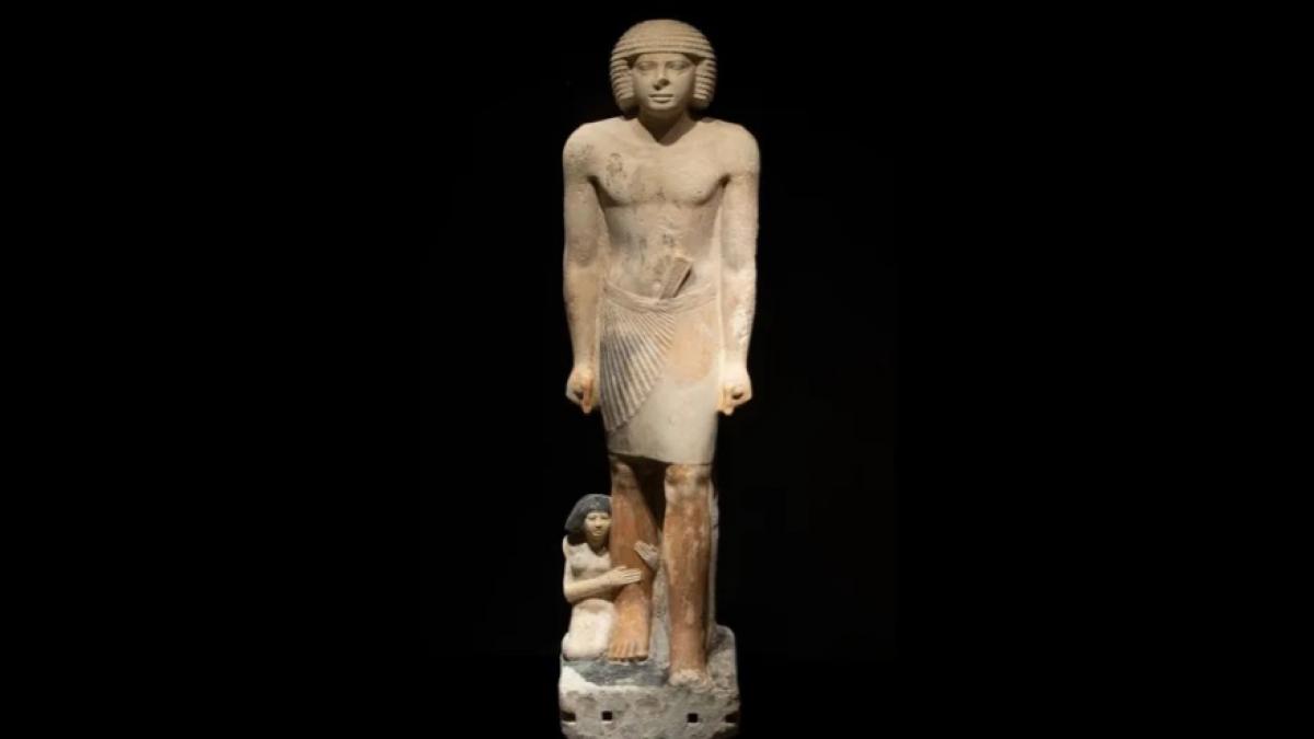 descoperire fara precedent din egiptul antic statuia lui messi din saqqara e unica de acest fel