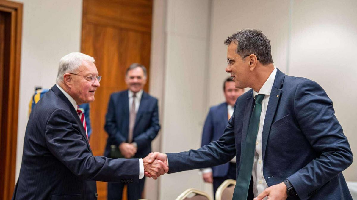 ministrul apararii s a intalnit cu emisarul lui trump pentru ucraina ce au discutat ionut mosteanu si keith kellogg