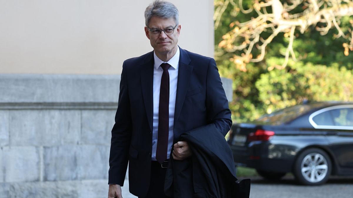 ministrul german al transporturilor a ajuns de urgenta la spital dupa ce a lesinat in timpul unei sedinte de guvern