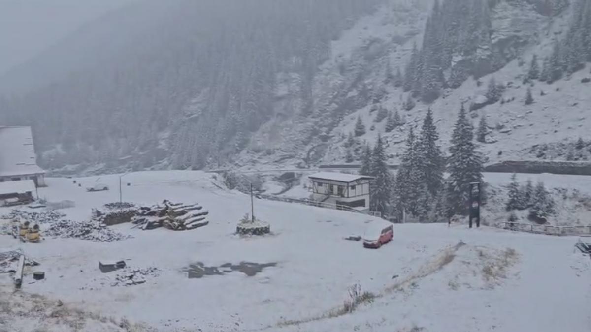 ninge puternic pe transfagarasan temperaturile au scazut pana la minus 3 grade celsius