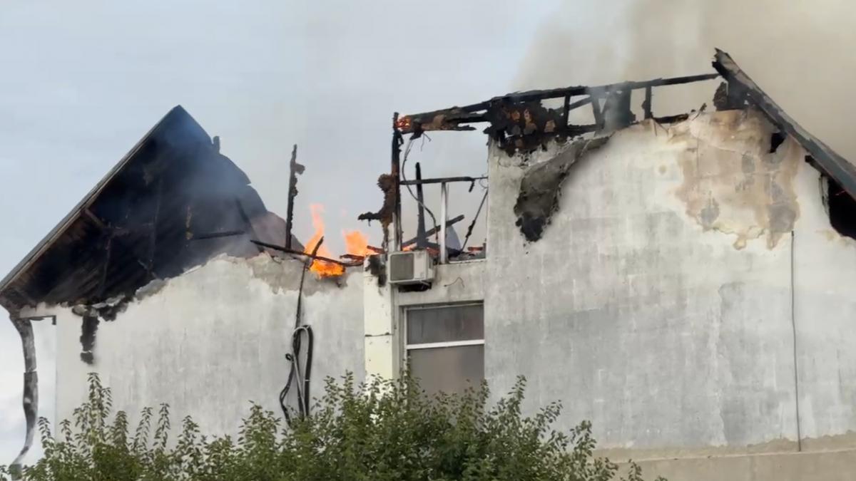 noi detalii despre tragedia de la hotelul din prahova tinerele care au murit in incendiu dormeau la mansarda si s au intoxicat cu fum