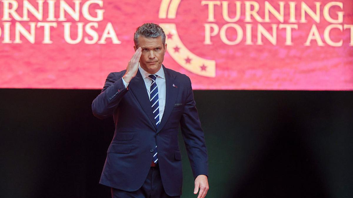 pete hegseth a trasat noile ordine ale armatei americane fara baieti in fuste si fara generali grasi ne tundem si ne barbierim