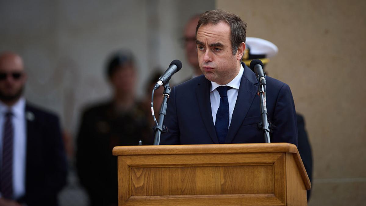 premierul francez este acuzat ca a mintit in cv unde si a trecut o diploma pe care nu o are