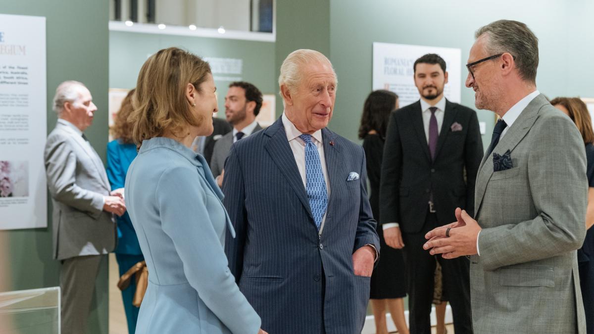 regele charles a vizitat institutul cultural roman din londra arata afectiunea pe care majestatea sa o poarta tarii noastre