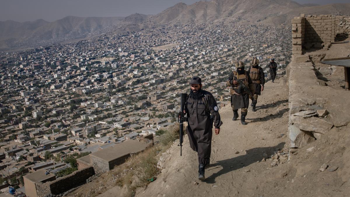 talibanii au taiat internetul si telecomunicatiile in afganistan tara e paralizata linistea e asurzitoare