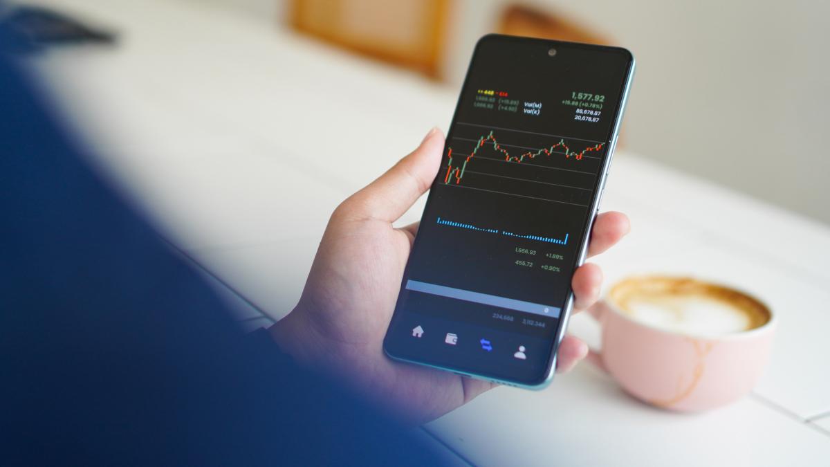 ue cere guvernelor sa incurajeze cetatenii sa si investeasca economiile totul se rezuma la crestere economica este visul european