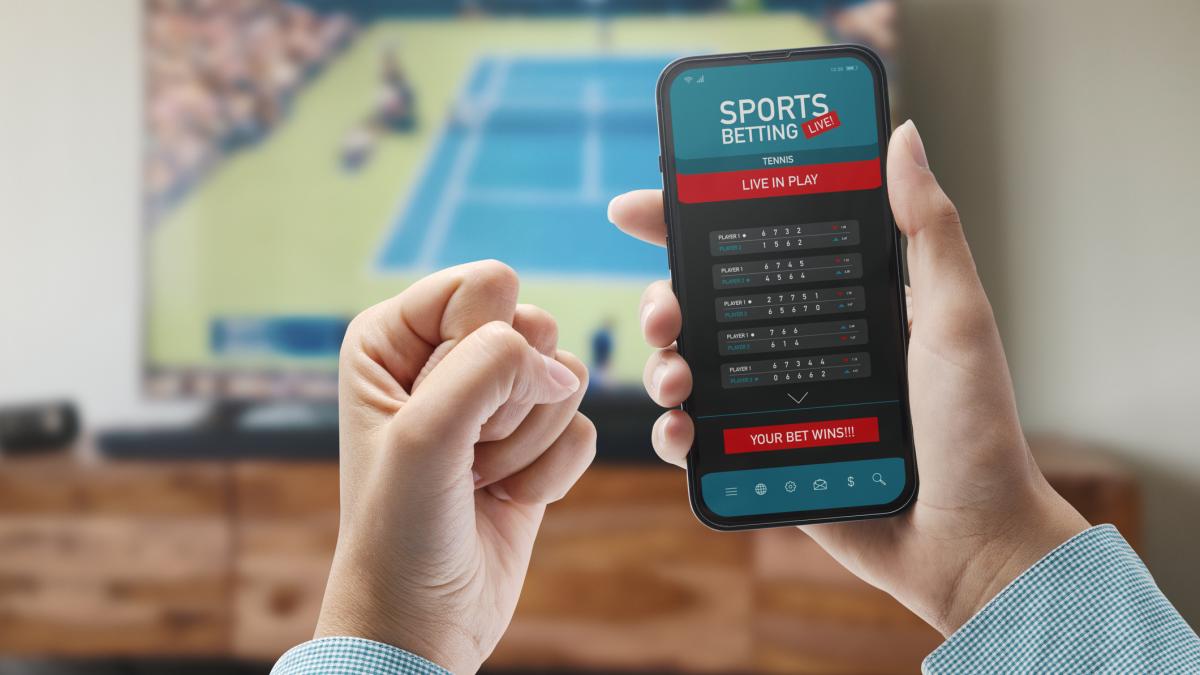 un barbat inchis din cauza jocurilor de noroc a devenit vedeta cu o campanie neobisnuita impotriva pariurilor sportive