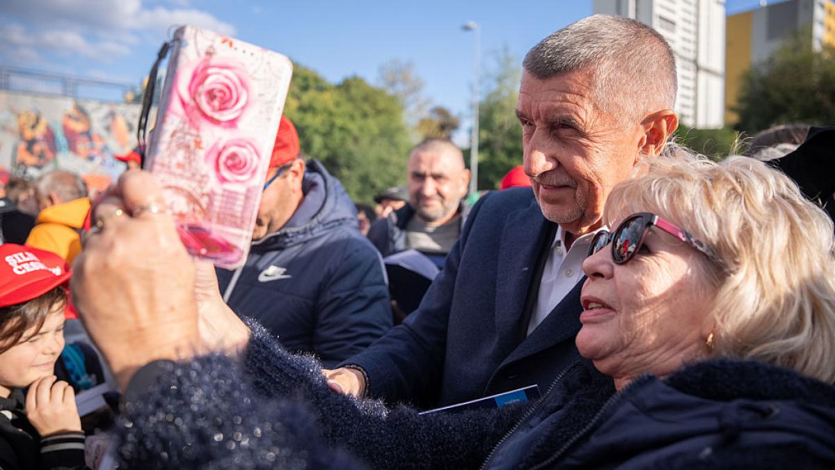 alegeri cruciale in cehia fostul premier isi pregateste revenirea la guvernare cu un partid eurosceptic si pro rus