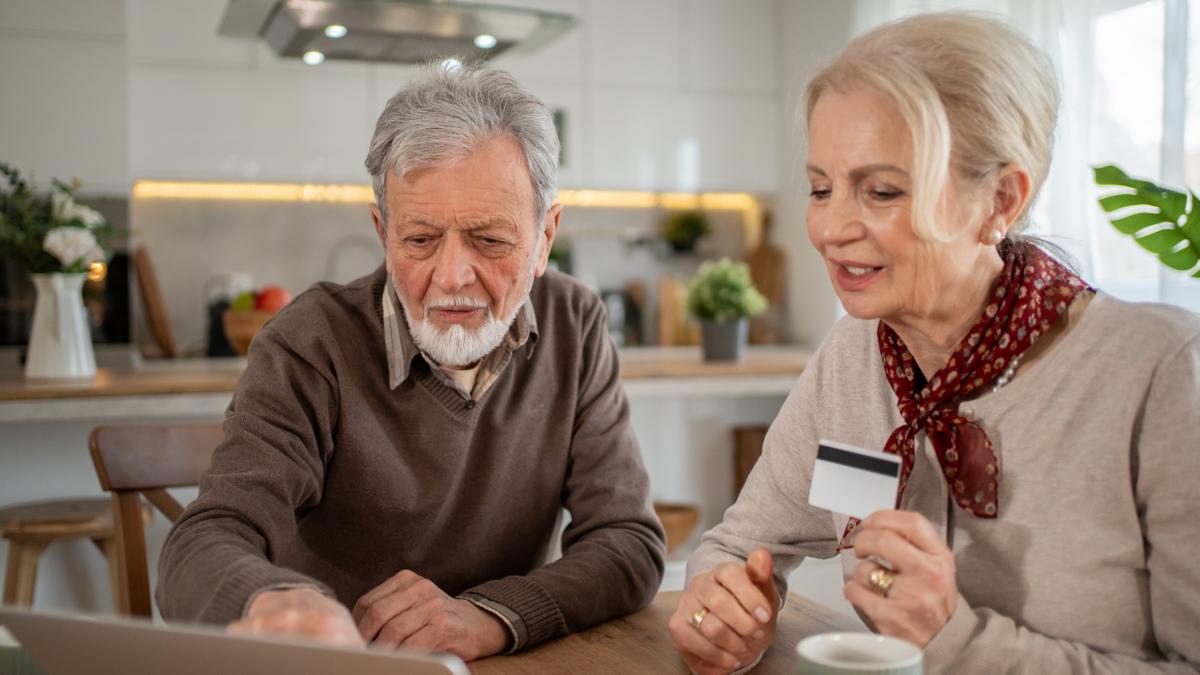 bogatii ajunsi la pensie se tem ca vor ramane fara bani din cauza cresterii sperantei de viata si se intorc la munca