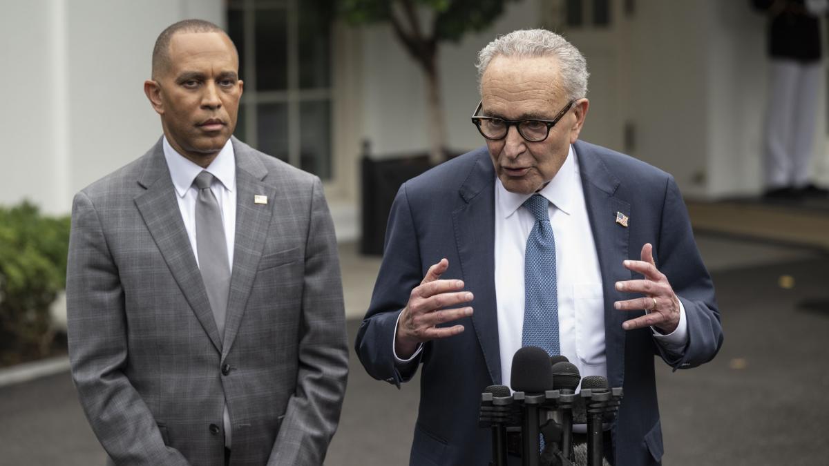 cand au mai avut loc shutdown uri guvernamentale si cand a fost primul paralizia guvernului federal american ar putea fi de durata