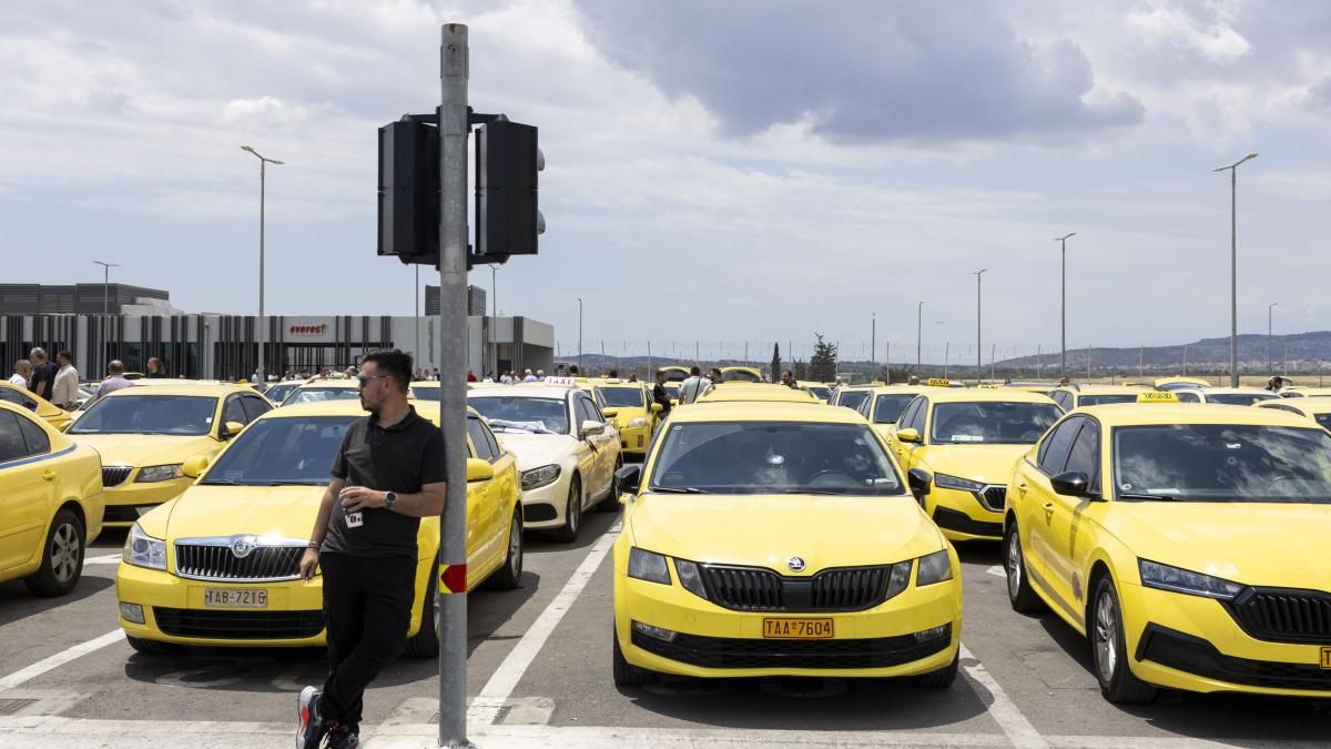 greva generala in grecia guvernul de la atena acuzat de sclavie moderna din cauza ca vrea mareasca ziua de munca la 13 ore