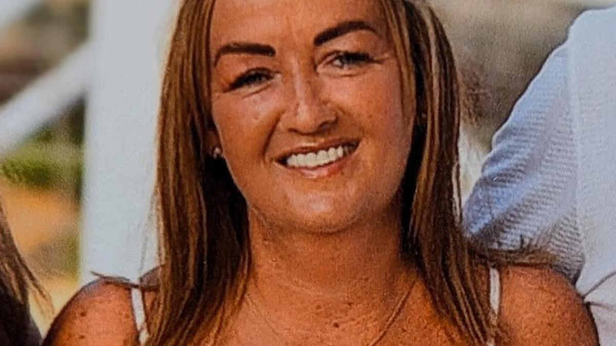 o femeie a murit electrocutata pentru ca a intrat in cada cu mobilul aflat la incarcat