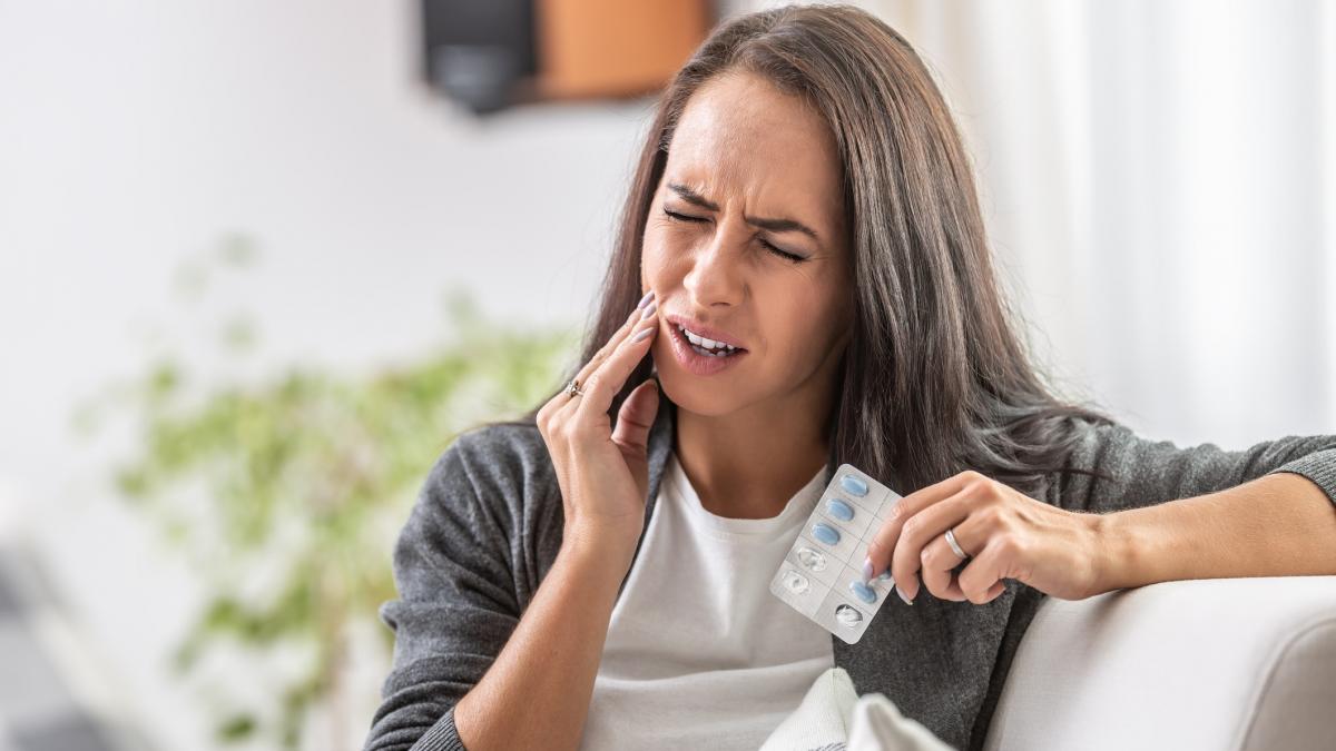 romanii ajung la dentist doar atunci cand au dureri o carie netratata poate deveni in doar sase luni o urgenta dentara