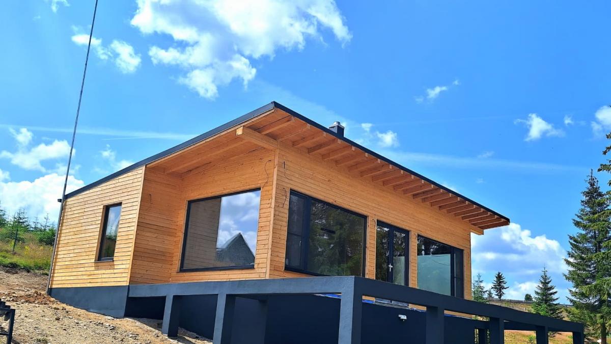 romanii aleg tot mai des casele din lemn locuinte moderne eficiente si prietenoase cu mediul