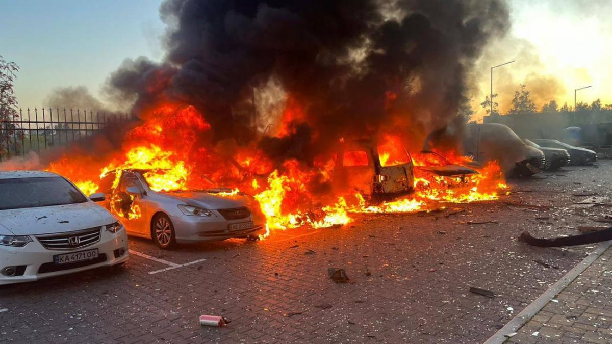 rusii au atacat cu bombe ghidate orasul harkov din nord estul ucrainei raidul aerian a provocat sase raniti si mai multe incendii