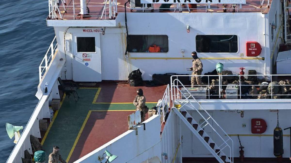 un petrolier din flota fantoma a rusiei a fost retinut in largul frantei e suspectat de legaturi cu aparitia dronelor in danemarca