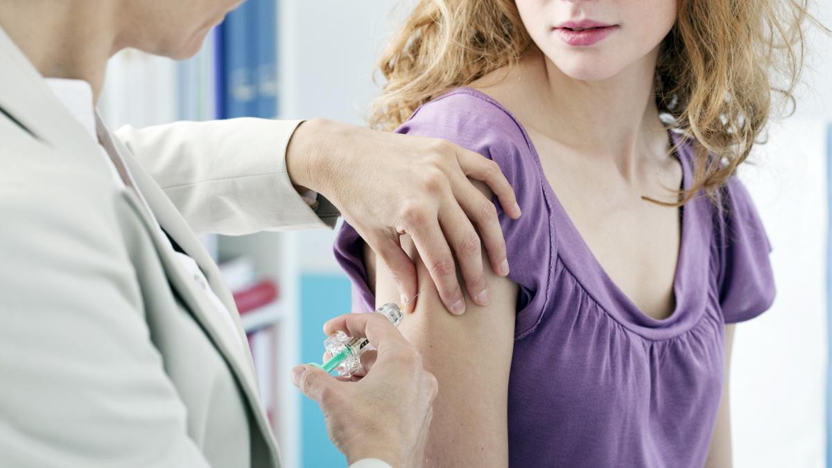 vaccinul anti hpv este gratuit pentru tinerii de pana la 26 de ani incepand de astazi