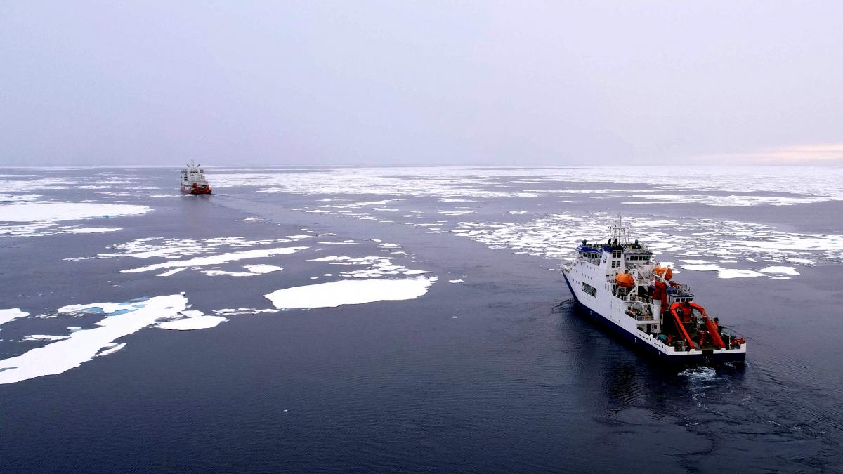 china deschide ruta arctica asia europa parcursa in doar 18 zile expertii avertizeaza ca ar putea fi un dezastru