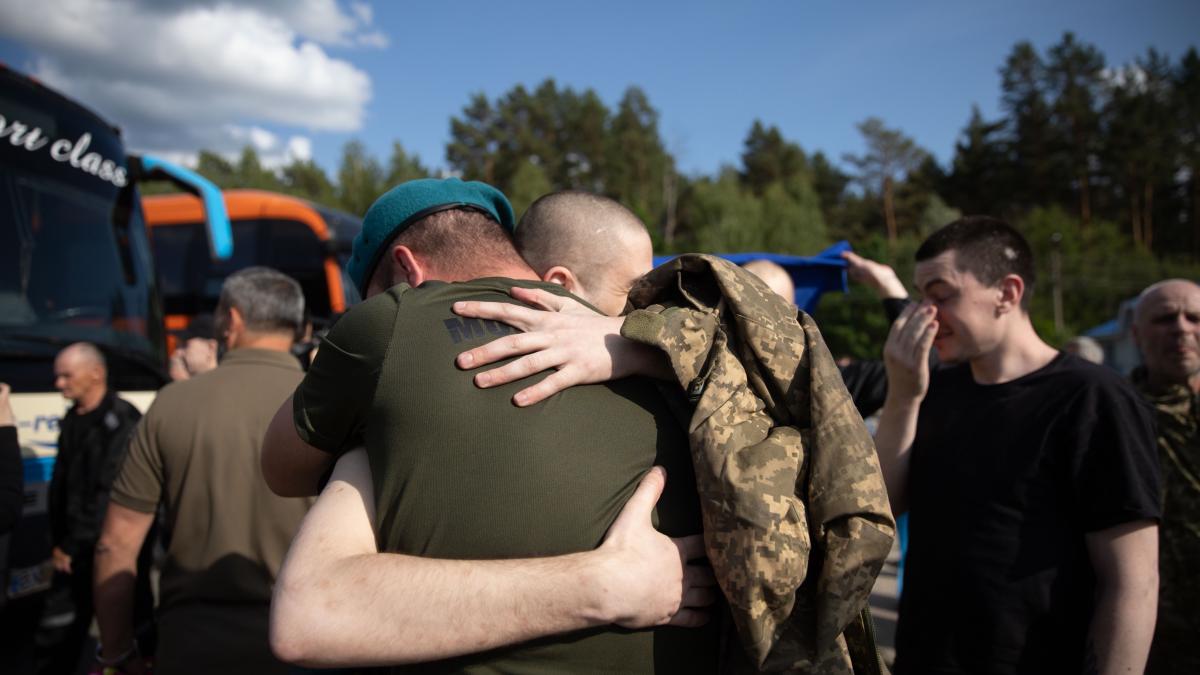 ucraina si rusia au facut un nou schimb de prizonieri soldatii kievului fusesera capturati in cele mai fierbinti zone ale razboiului