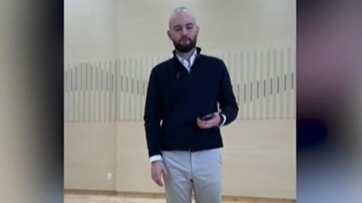 un muzician operat pe creier a cantat si a raspuns la intrebari in timpul interventiei chirurgicale