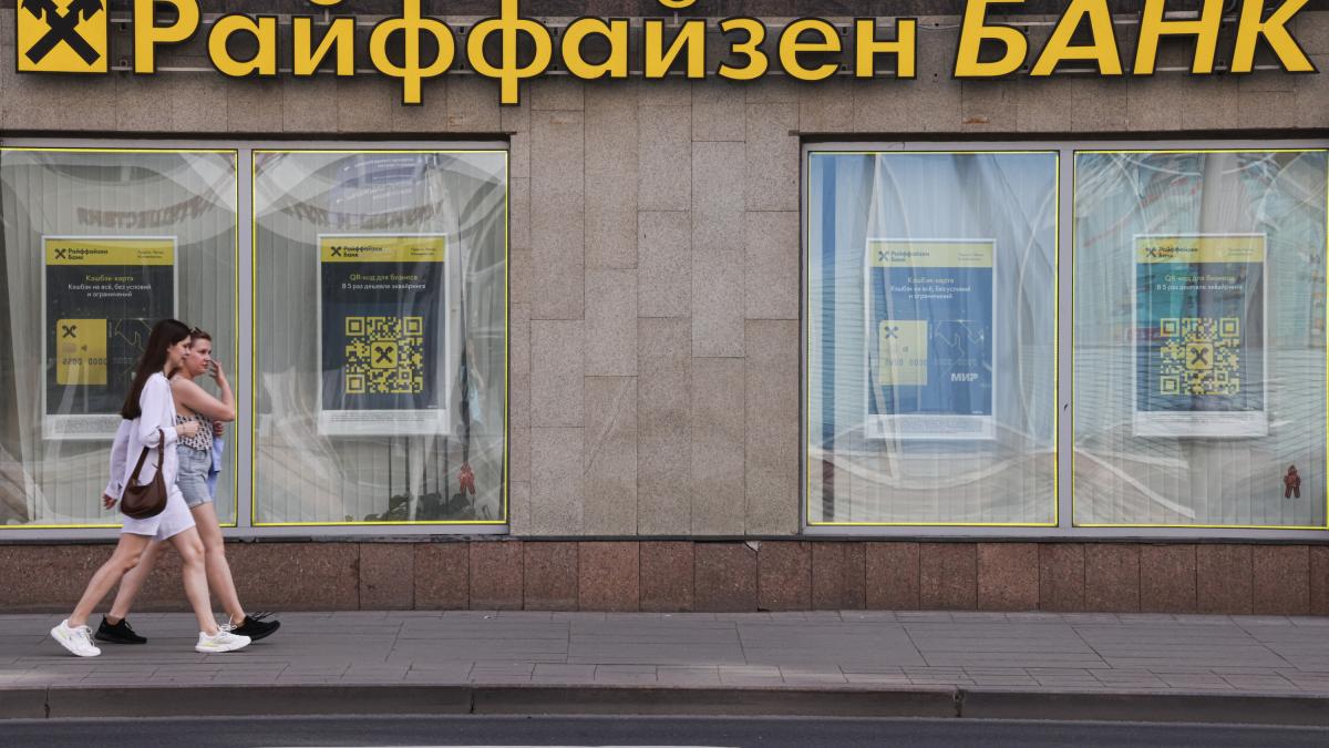 conflict intre austria si ue pe tema inghetarii activelor rusesti dupa ce raiffeisen a fost amendata cu 2 miliarde de euro in rusia