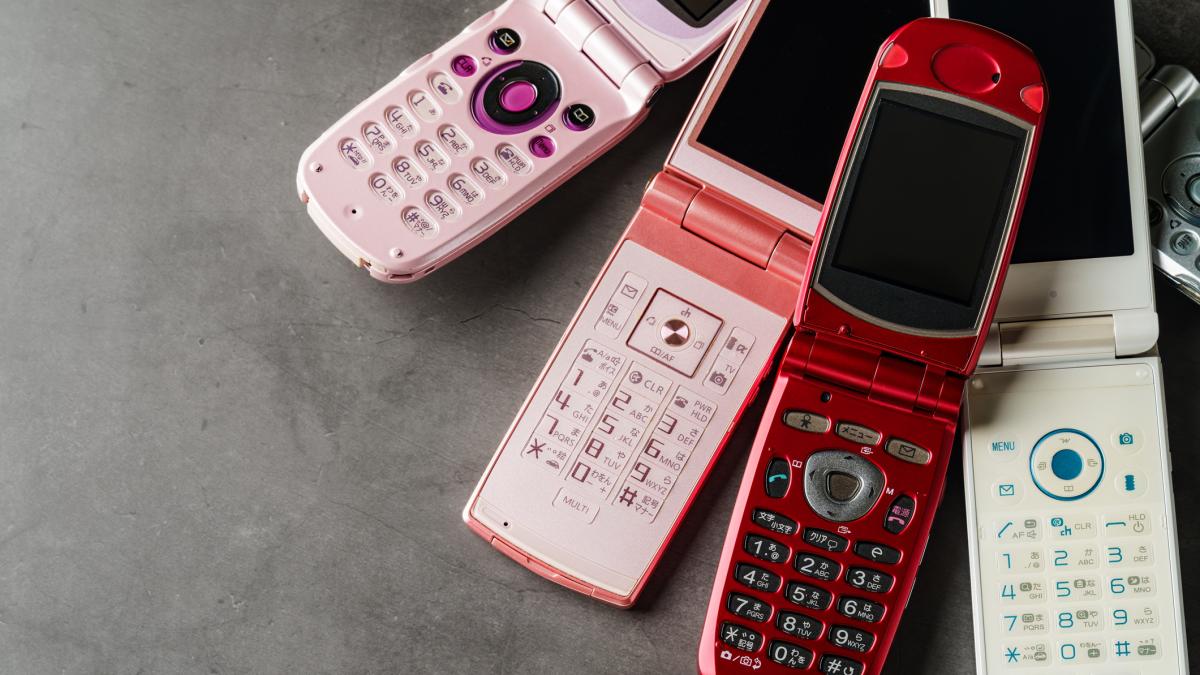 cum renunta tinerii la smartphone uri pentru a si recastiga timpul ce este un dumbphone si de ce este tot mai cautat