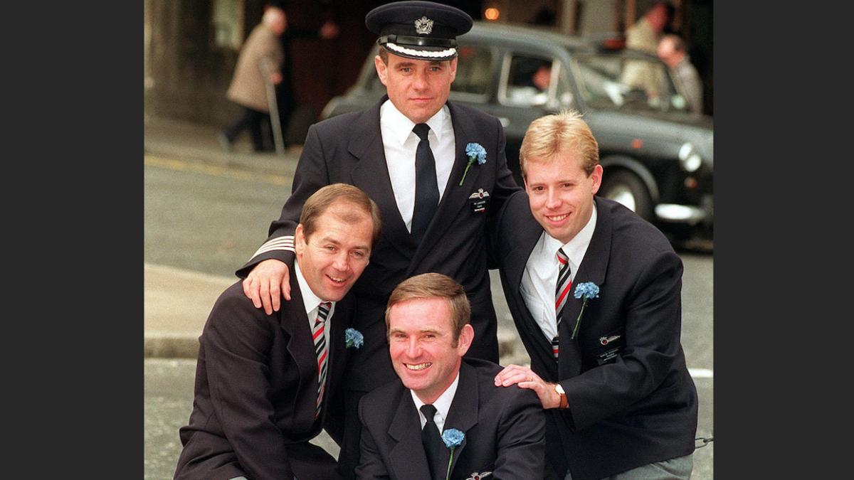 povestea incredibila a pilotului british airways care a fost smuls prin parbrizul avionului in plin zbor si totusi a supravietuit