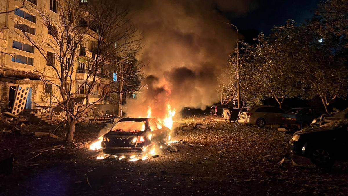 rusia a atacat masiv vestul ucrainei cu drone si rachete trase din marea neagra polonia a ridicat avioanele f 16 in aer