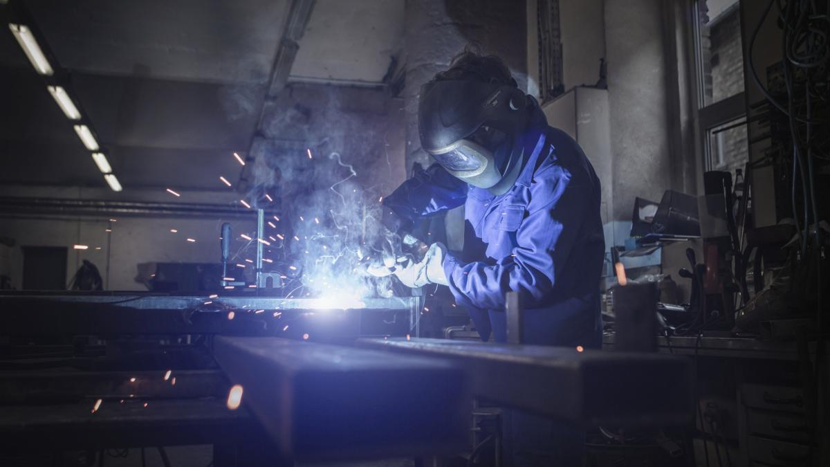 adevaratii castigatori vor fi meseriasii un miliardar si a trimis fiul de 17 ani sa fie sudor ca sa invete valoarea muncii practice