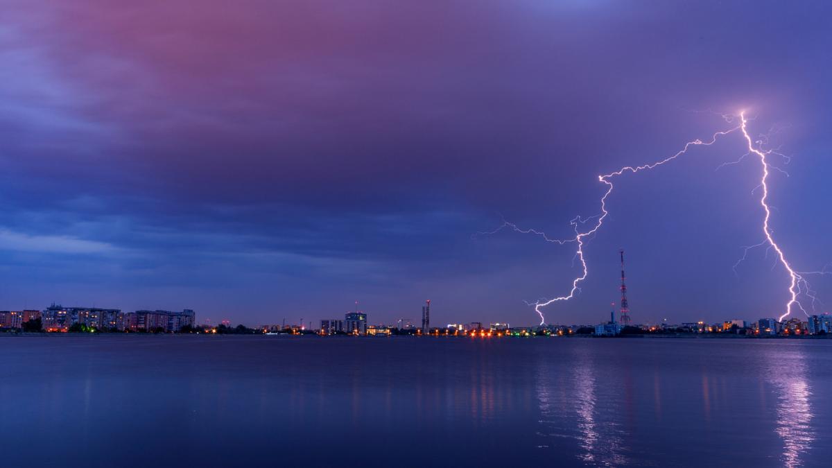atentionare meteo cod portocaliu de ploi torentiale in bucuresti temperaturile scad sub zece grade in capitala cand se incalzeste