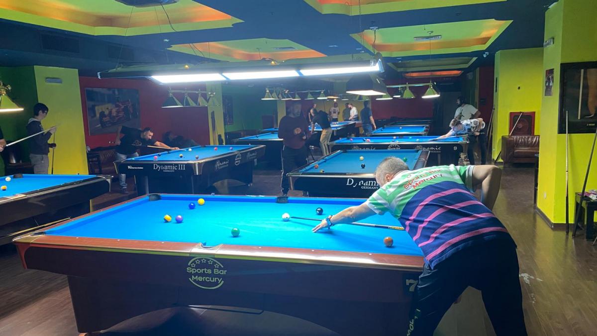 locul unde se sparg bule aici nicusoristii si georgistii pun stop la injuraturi si decid calificarea in turul 2 la masa albastra