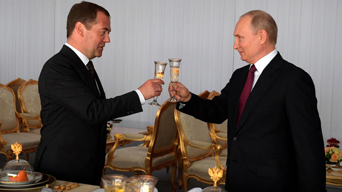 mesajul bizar transmis de dmitri medvedev liderilor europeni agentii si cartitele noastre asteapta un ordin separat