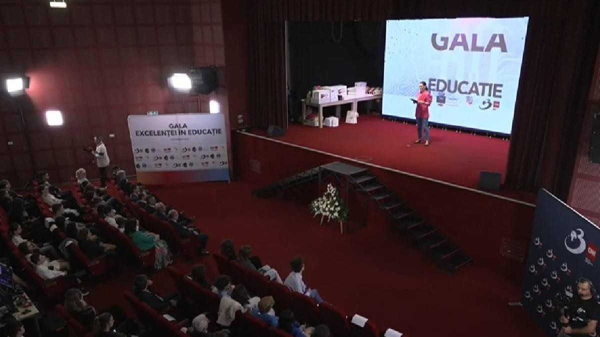 tineri de nota 10 si profesori model omagiati la gala excelentei in educatie din alexandria