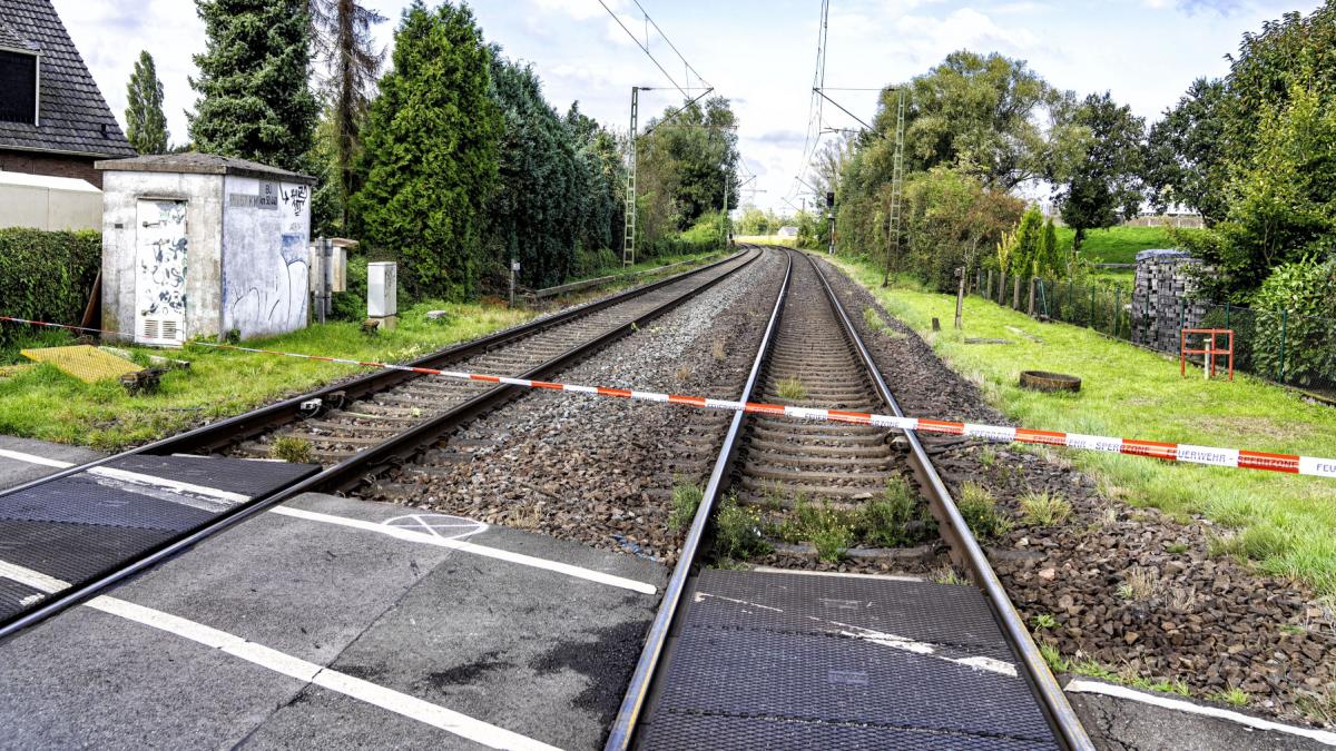 accident feroviar grav in iasi un barbat a fost lovit mortal de un tren de calatori circulatia este oprita pe linia 502